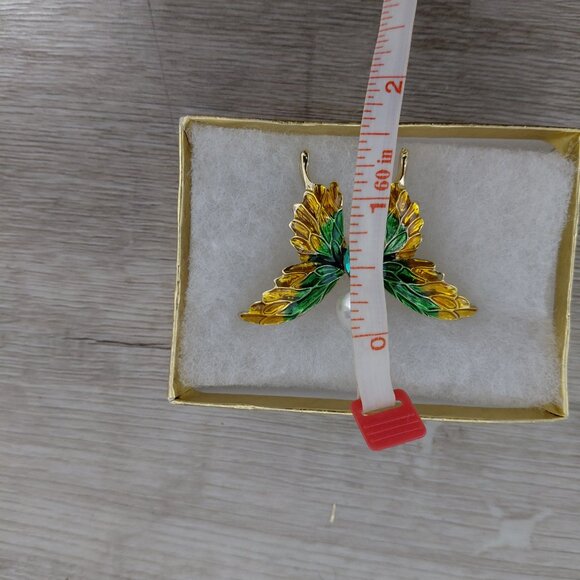 Yellow Green Butterfly Pearl Brooch - Picture 5 of 6